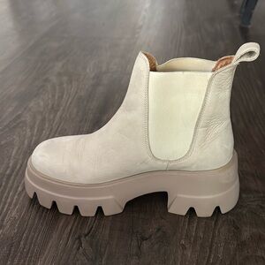Revolve Toral Mara Boots in Igloo with Chunky Rubber Platform Size 39